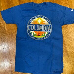Vintage Columbia Sportswear Company T-Shirt (Small)